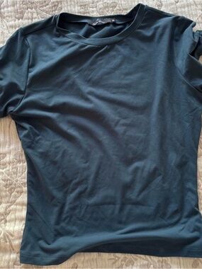 Skims M shirt
